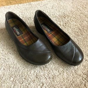 Eastland brown slip on leather shoes - size 7